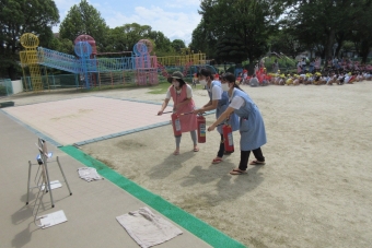 先生たちによる消火です。